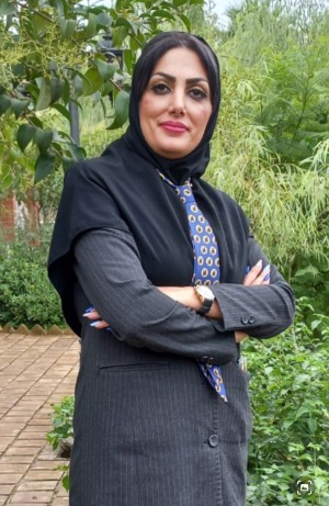 افروز ابراهیم زاده